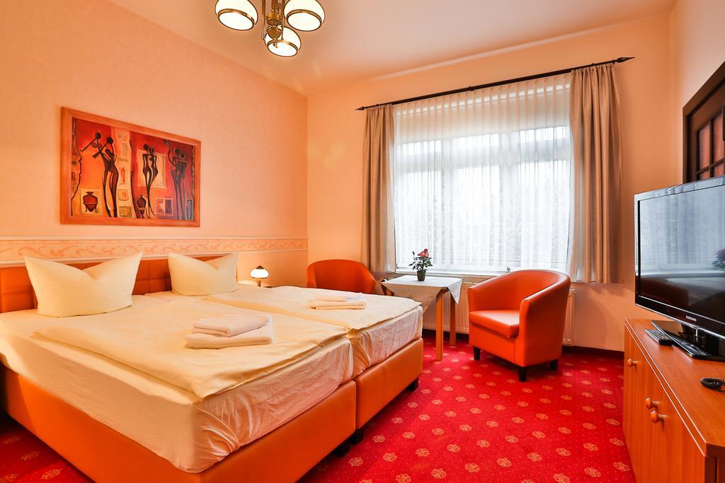 Hotel & Pension Villa Camenz Güstrow Buitenkant foto