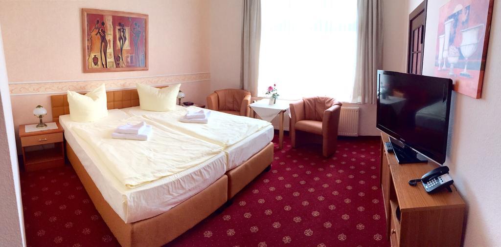 Hotel & Pension Villa Camenz Güstrow Kamer foto